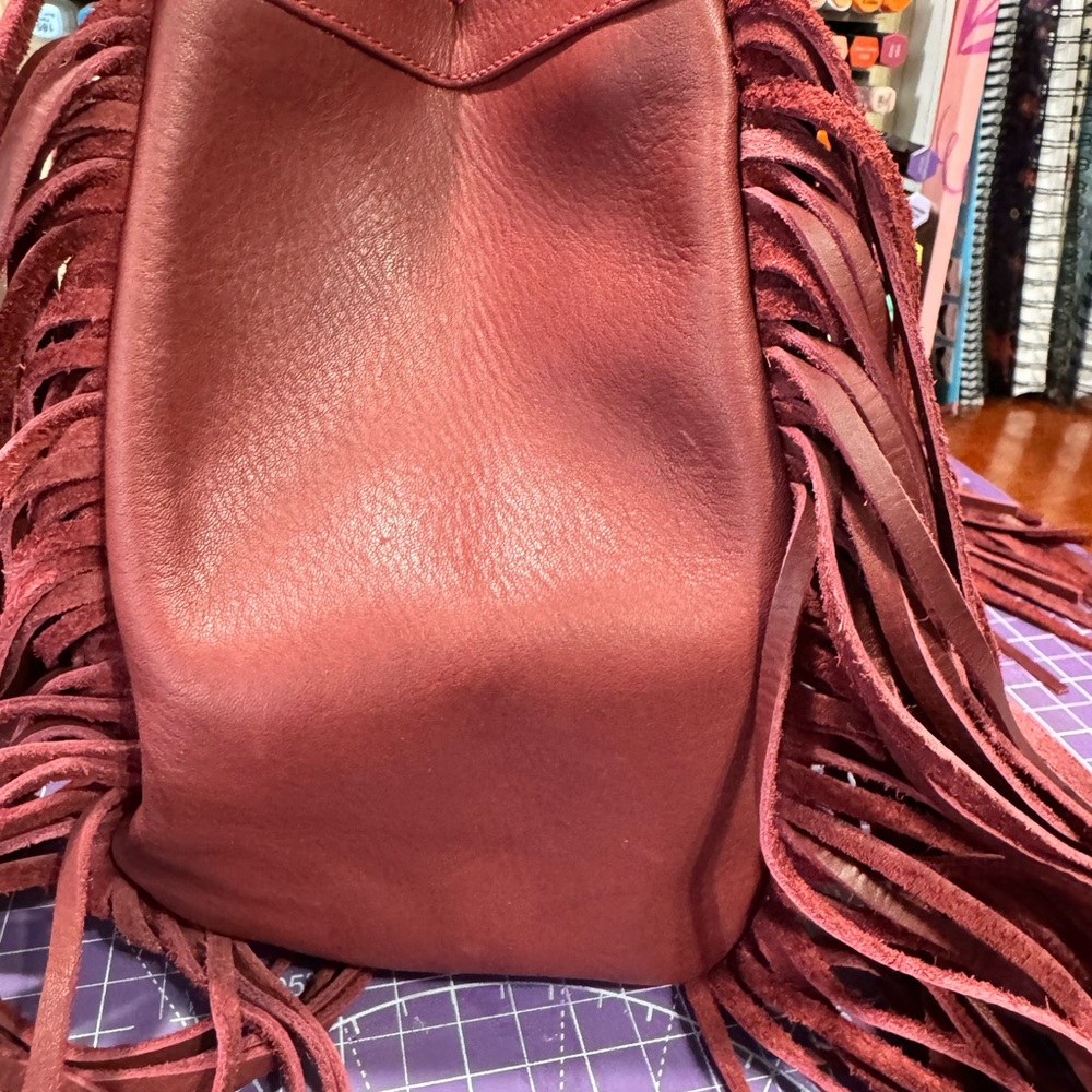DC Bags of Guatamala fringed caryall - Picture 3 of 11